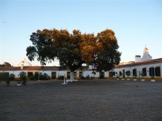 فندق Cacesفي  Alojamiento Rural Historico El Vaqueril المظهر الخارجي الصورة